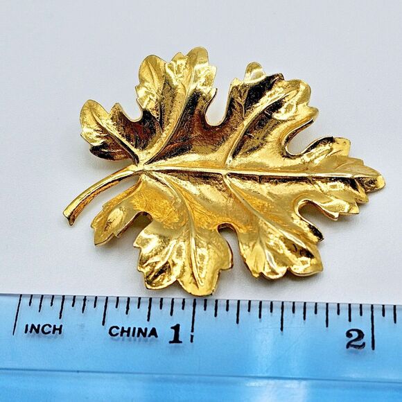 Austria Leaf Brooch Vintage Fall Gold Tone Monstera Estate Jewelry Pin - Picture 9 of 10